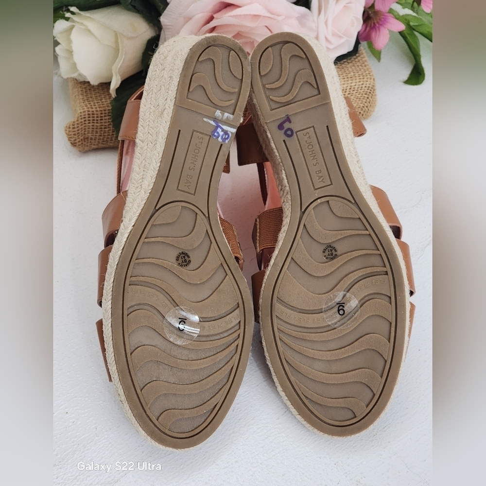 Elegant Tan Wedge Sandals - Picture 3 of 4